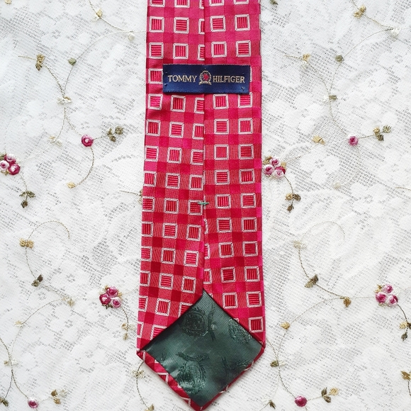 VTG Tommy Hilfiger 100% Silk Tie Red Blue Squares - Picture 7 of 8